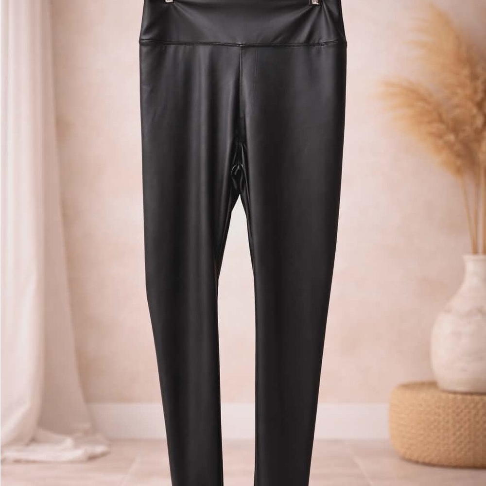 aerie Offline High-Rise Leggings in Black